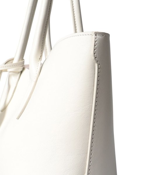 【スティーレ】レザートートバッグ M 本革 チャーム付き スティーレ