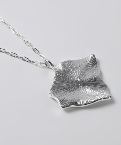 nothing and others(ナッシングアンドアザース)/Wave square plate Necklace/img03