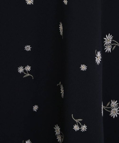 Couture Brooch(クチュールブローチ)/【春の訪れを感じる、小花刺繍】エンブロフルールフレアスカート/img24