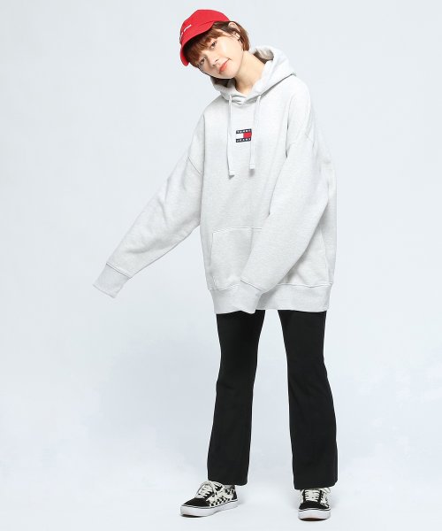 TJM TOMMY BADGE HOODIE 
