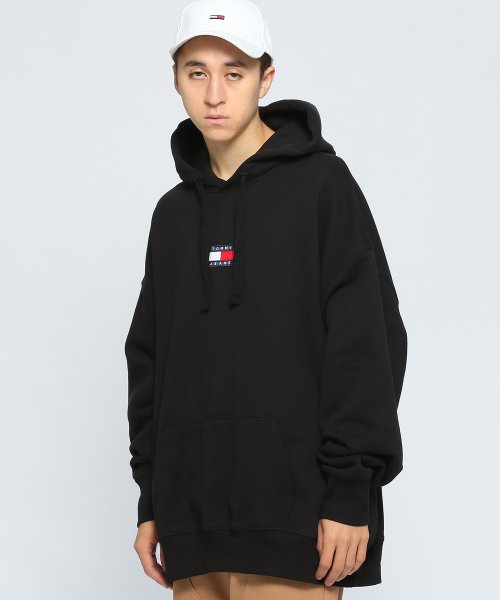 TJM TOMMY BADGE HOODIE 