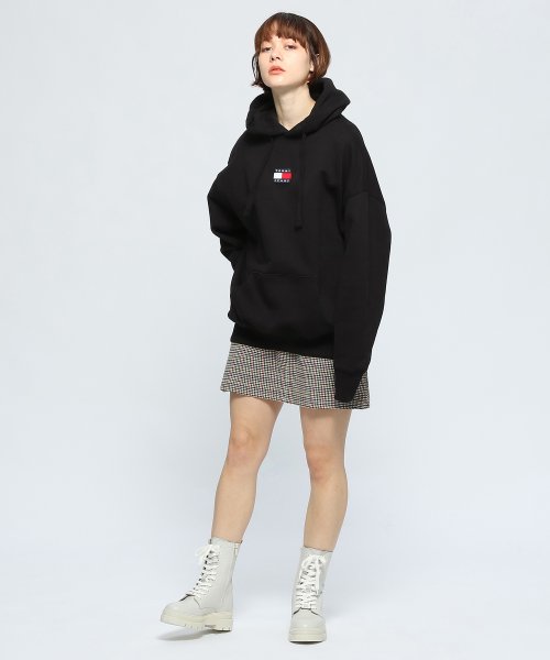 TJM TOMMY BADGE HOODIE 