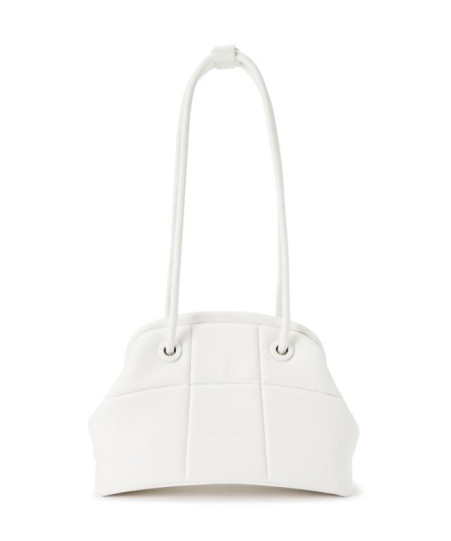 ADD CULUMN(アドカラム) PUFF－CLASP/口金バック 商品説明光沢の少ないマットな質感のヴィーガンレザー。ダウン調の縫製で、スクエアに模られたデザイン。長財布が入る口金バック。口元はがま口仕様内側ポケット２個ハンドル CEG1685586035(12870円)