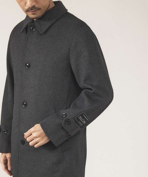 【MASCHILE/マスキーレ】メルトン ステンカラー コート 商品説明【素材】ウールとポリエステルを組み合わせることで保温性がありしなやかな肌触りを実現。イタリアンクラシックな2色の糸を織り込んだミックス調カラーでスモーキー KU1412081144(10725円)