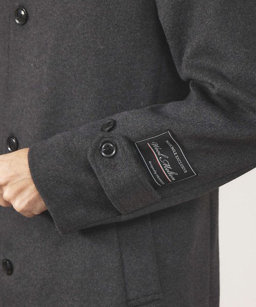 【MASCHILE/マスキーレ】メルトン ステンカラー コート 商品説明【素材】ウールとポリエステルを組み合わせることで保温性がありしなやかな肌触りを実現。イタリアンクラシックな2色の糸を織り込んだミックス調カラーでスモーキー KU1412081144(10725円)