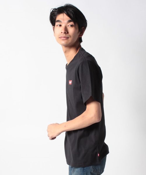 LEVI’S OUTLET(リーバイスアウトレット)/SS RELAXED FIT TEE CORE+ OUTLINE CAVIAR/img01