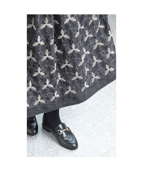 Sawa a la mode(サワアラモード)/ナチュラル可愛い花刺繍フレアスカート/img05