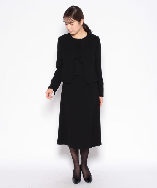 【洗える】【喪服】ノーカラージャケット＆ボウタイ風セミフレアワンピース /レディース/ブラックフォーマル/卒業式（卒園式）入学式（入園式）七五三・お宮参り あり ■なし 喪服 入学式 七五三 卒業式 洗える 卒園式 入園式 ジャケット 東京ソワール デザイン セレモニー 結婚式 お宮参り 礼服 生地感 薄い 厚い 透け感 伸縮性 光沢感 裏生地