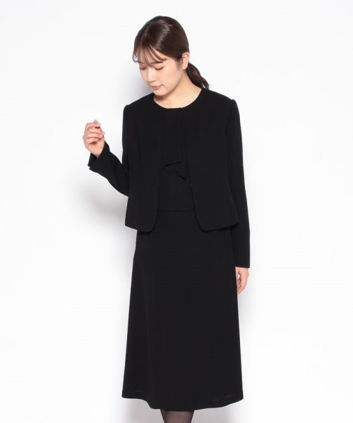 【洗える】【喪服】ノーカラージャケット＆ボウタイ風セミフレアワンピース /レディース/ブラックフォーマル/卒業式（卒園式）入学式（入園式）七五三・お宮参り あり ■なし 喪服 入学式 七五三 卒業式 洗える 卒園式 入園式 ジャケット 東京ソワール デザイン セレモニー 結婚式 お宮参り 礼服 生地感 薄い 厚い 透け感 伸縮性 光沢感 裏生地