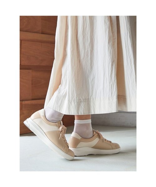 ペダラ レディース 2E 商品説明素足のような軽さと、足をやさしく包み込むやわらかさが特長のPEDALAシリーズ。定番人気のスニーカーを、シンプルでアレンジの効くデザインにリニューアルしました。外羽根によ OCQ1934423555(14850円)