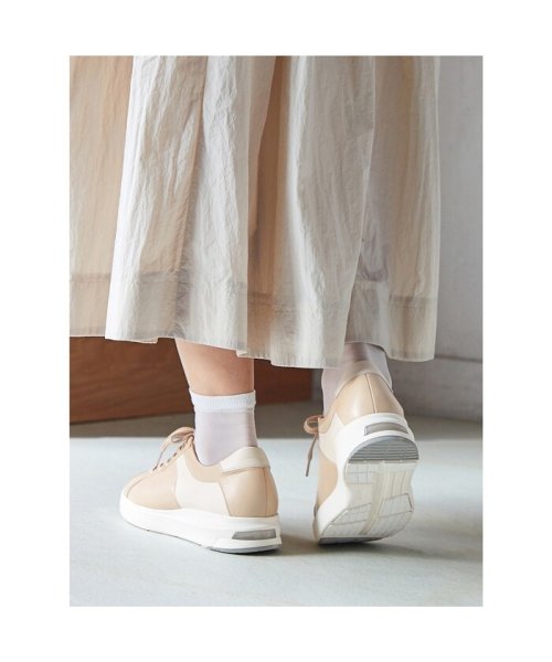 ペダラ レディース 2E 商品説明素足のような軽さと、足をやさしく包み込むやわらかさが特長のPEDALAシリーズ。定番人気のスニーカーを、シンプルでアレンジの効くデザインにリニューアルしました。外羽根によ OCQ1934423555(14850円)