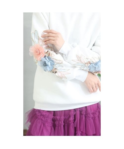 Sawa a la mode(サワアラモード)/花刺繍袖の暖か裏起毛トレーナー/img17