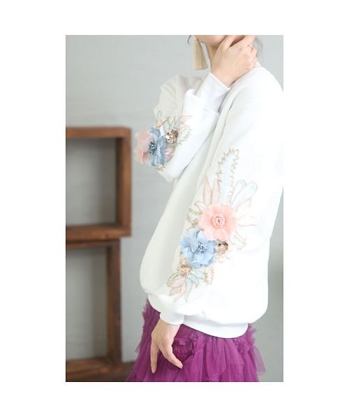 Sawa a la mode(サワアラモード)/花刺繍袖の暖か裏起毛トレーナー/img18