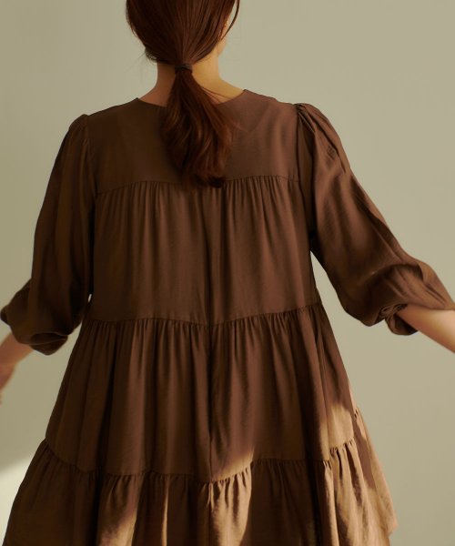 marjour(マージュール)/TIERED BLOUSE/img01