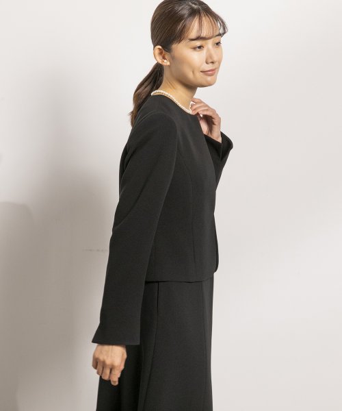 【洗える】【喪服】ノーカラージャケット＆ボウタイ風セミフレアワンピース /レディース/ブラックフォーマル/卒業式（卒園式）入学式（入園式）七五三・お宮参り あり ■なし 喪服 入学式 七五三 卒業式 洗える 卒園式 入園式 ジャケット 東京ソワール デザイン セレモニー 結婚式 お宮参り 礼服 生地感 薄い 厚い 透け感 伸縮性 光沢感 裏生地