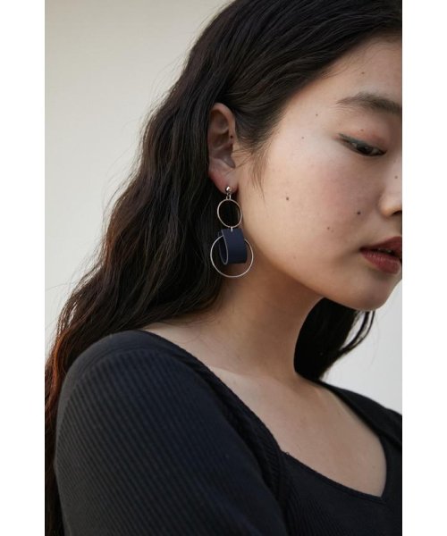 AZUL by moussy(アズールバイマウジー)/BICOLOR FAUX LEATHER EARRINGS/img15