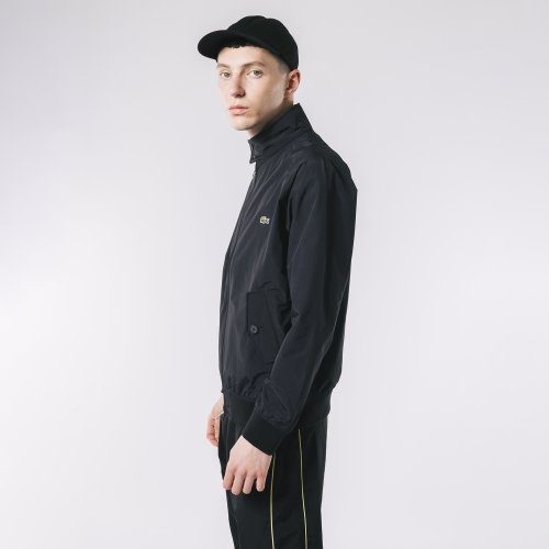 2.5レイヤースイングトップジャケット 商品説明チンストラップを備えたスタンドカラーに、フラップ付きのポケット、袖・裾のリブニット。スイングトップジャケットのベー R1832326694(14168円)