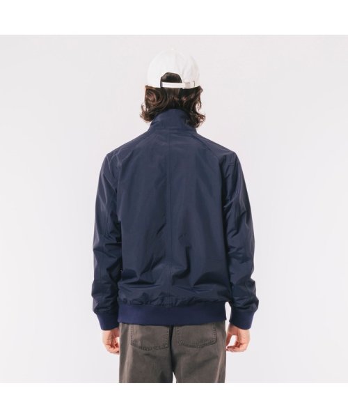 2.5レイヤースイングトップジャケット 商品説明チンストラップを備えたスタンドカラーに、フラップ付きのポケット、袖・裾のリブニット。スイングトップジャケットのベー R1832326694(14168円)