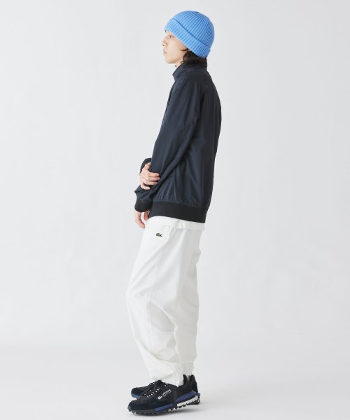 2.5レイヤースイングトップジャケット 商品説明チンストラップを備えたスタンドカラーに、フラップ付きのポケット、袖・裾のリブニット。スイングトップジャケットのベー R1832326694(14168円)