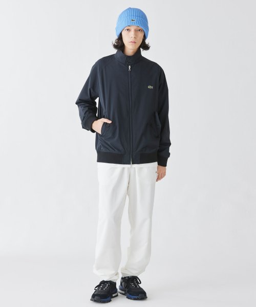 2.5レイヤースイングトップジャケット 商品説明チンストラップを備えたスタンドカラーに、フラップ付きのポケット、袖・裾のリブニット。スイングトップジャケットのベー R1832326694(14168円)