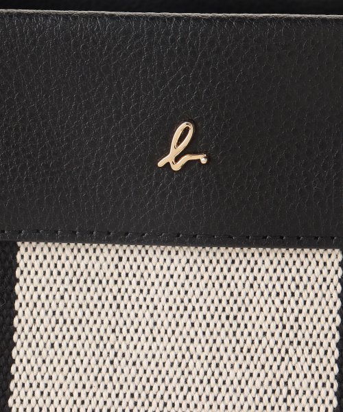 IS11KB－02 sophie 2wayトートバッグ 中仕切りポケット 背胴ポケット 取り外し可能なポーチとショルダーストラップ付き 取り外し可能なチャーム付き 底鋲付き 商品にアテンションカードや品質表示タグが付属している場合 必ずご確認の上 お取扱いください