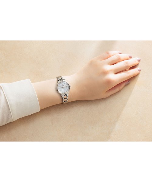 wicca ウィッカ ソーラーテック 電波時計 少し大きめ28mm 