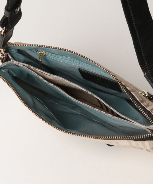 ショルダーバッグ【サンマール】 商品説明アイコニックなシンボルとブランロゴを組み合わせた総柄を、大人っぽいシックなカラーリングで表現したショルダーバッグ。小さ U1361919448(10450円)