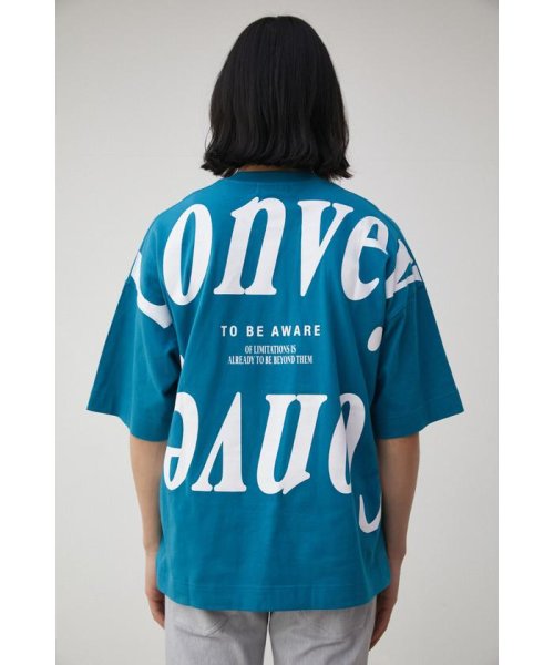 AZUL by moussy(アズールバイマウジー)/CONVEY BACK PRINT TEE/img24