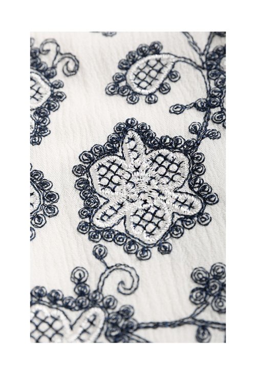 Sawa a la mode(サワアラモード)/贅沢ギャザーの清楚な花刺繍ブラウス/img11