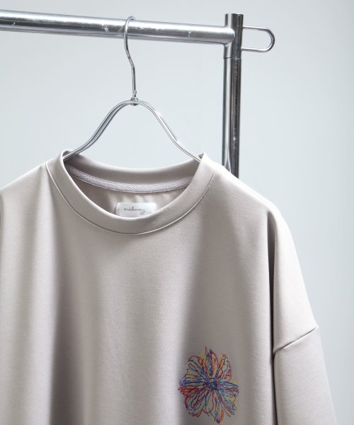 Nilway(ニルウェイ)/ストレッチポンチフラワー刺繍半袖Tシャツ/img01