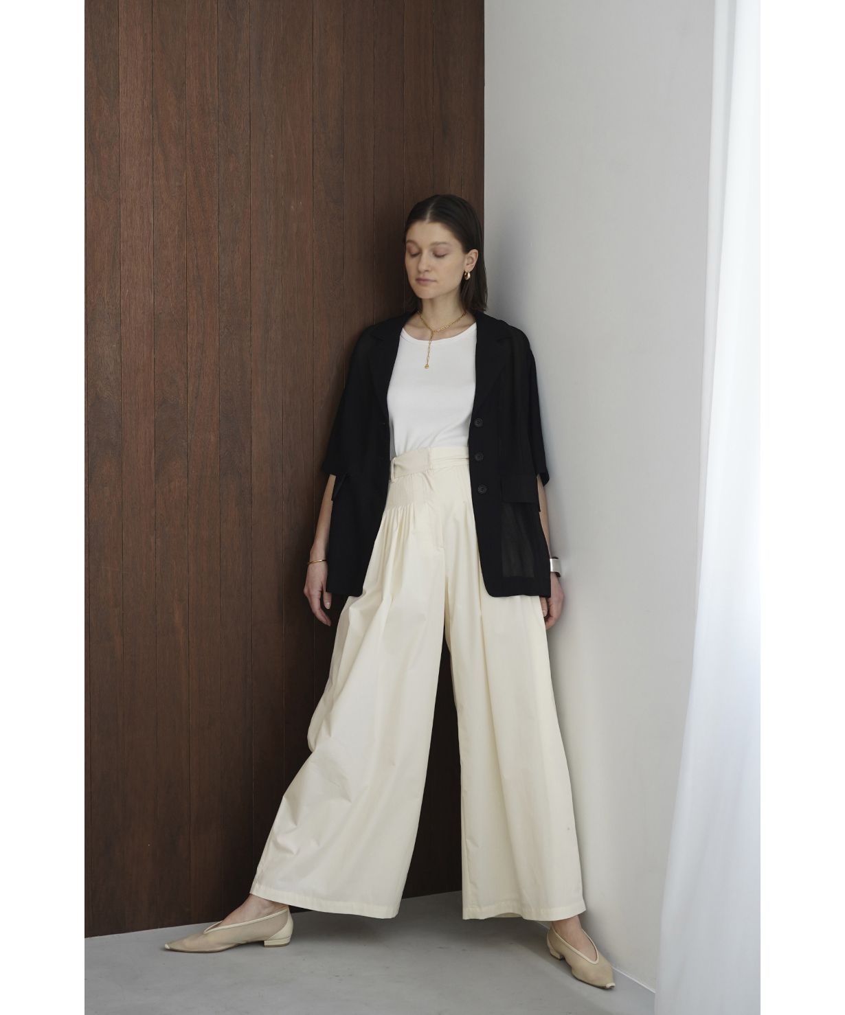 TUCK DESIGN WIDE PANTS