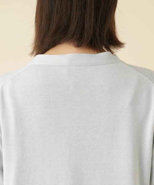 Vネックニットカーディガン 商品説明ウエスト周りをヘリンボーン編みで切り替えた、手の込んだデザインのVネックニットカーディガン。コットン×ポリエステルを編んだハイゲージの滑らかなニッ CEG1925448185(14850円)