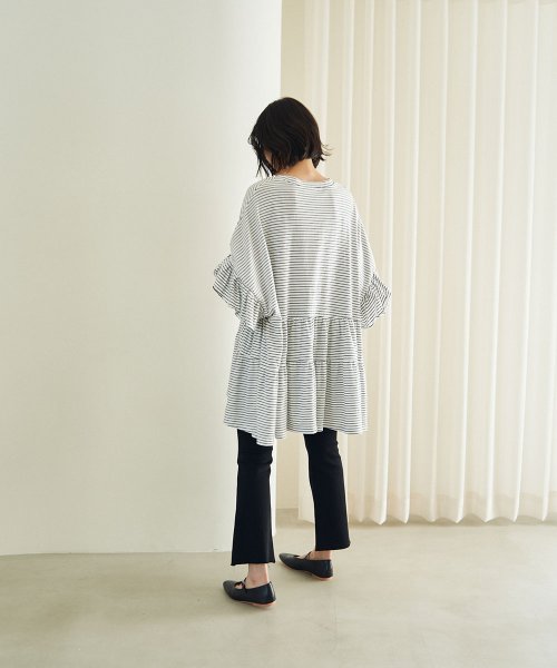 marjour(マージュール)/FRILL OVER TEE/img07