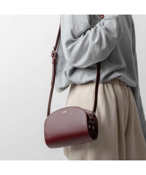APC アーペーセー A.P.C. PXAWV F61392 ショルダーバッグ レディース バック 肩掛け レザー ハーフムーン プレゼント キレカジ 無地 ショルダーバッグ Y2653776334(20240円)