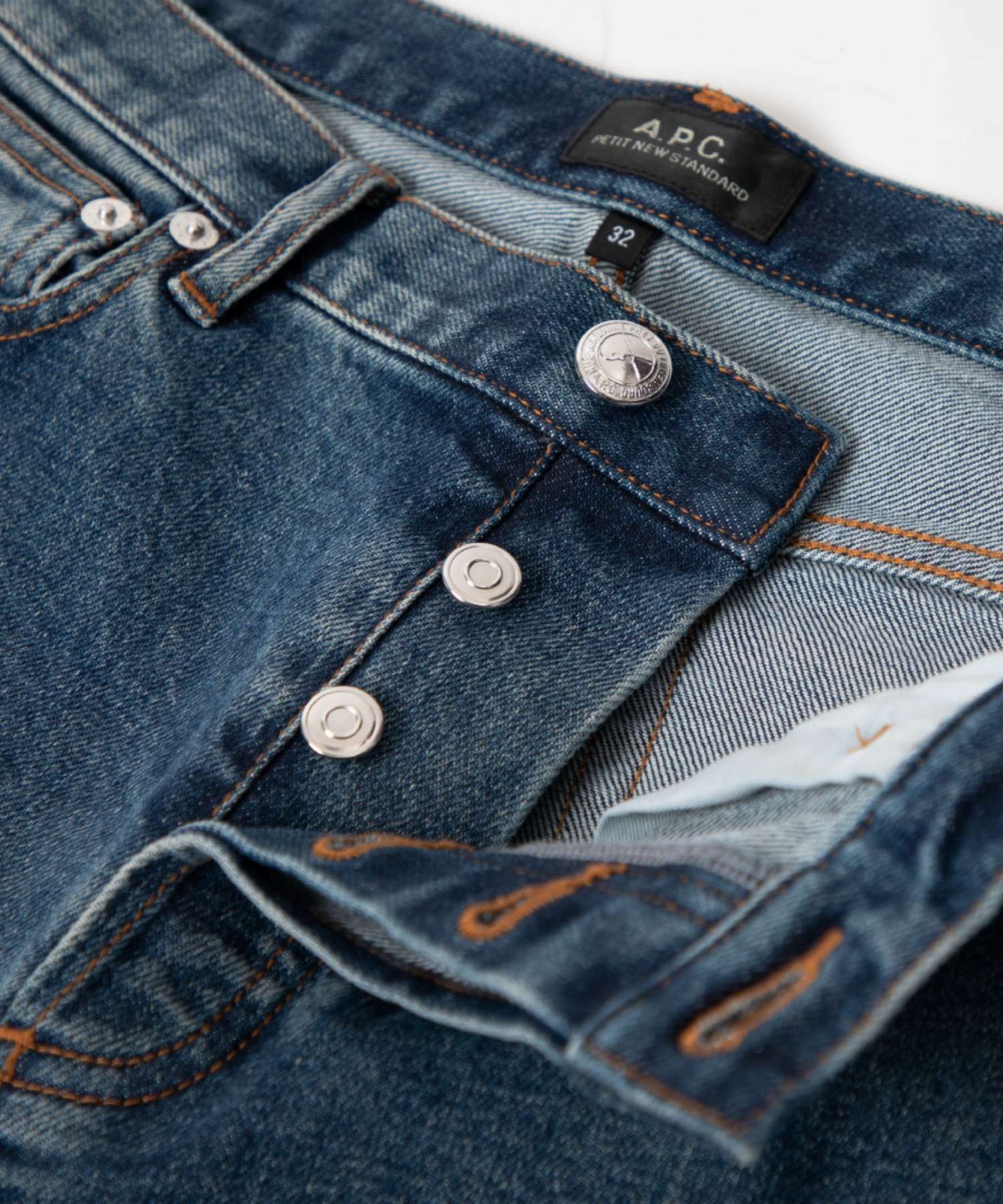 プチニュースタンダードデニム （コーディネート>A.P.C./ プチ