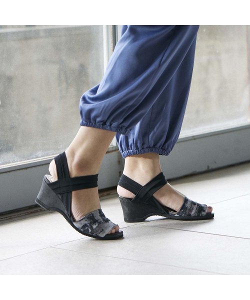 【高機能】アンクルストラップストレッチサンダル 