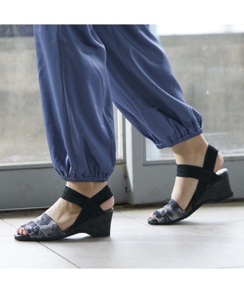 【高機能】アンクルストラップストレッチサンダル 