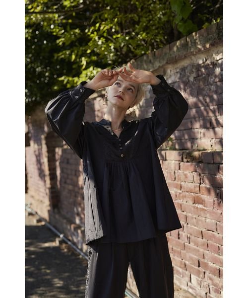 KOH.style(コースタイル)/GONGFU  BACK BUTTON BLOUSE/img04