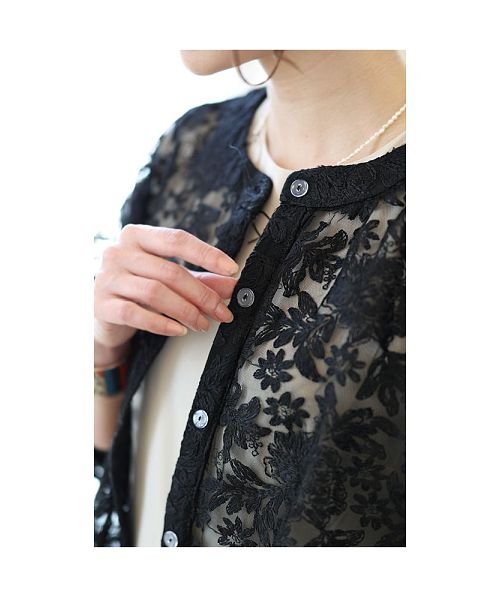 Sawa a la mode(サワアラモード)/優美な刺繍のふんわり袖シアーシャツ/img18