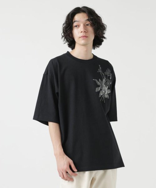 nano・universe(ナノ・ユニバース)/LB.04/フラワープリント刺繍Tシャツ/img01