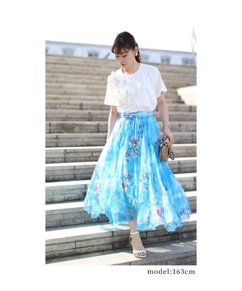 Sawa a la mode(サワアラモード)/花びら浮かぶ水彩フレアロングスカート/img01