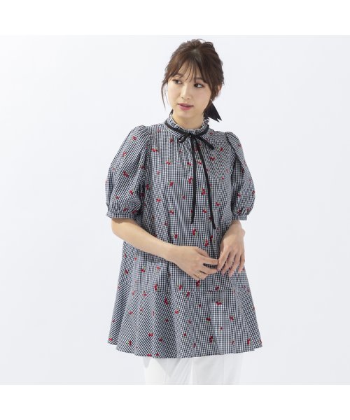 チェリー刺繍フリルカラーブラウス 