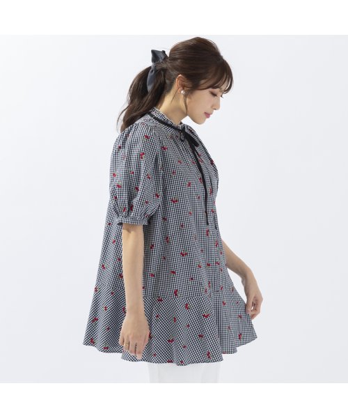 チェリー刺繍フリルカラーブラウス 