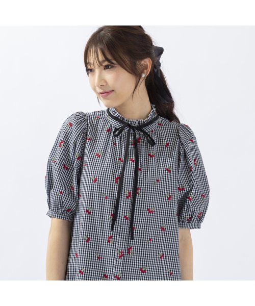 チェリー刺繍フリルカラーブラウス 