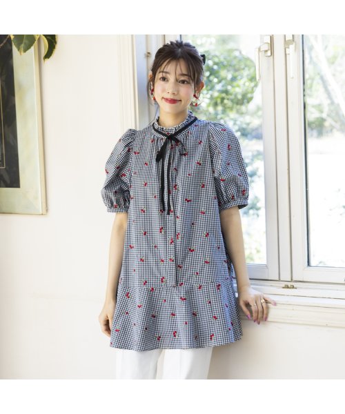 チェリー刺繍フリルカラーブラウス 