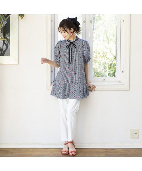 チェリー刺繍フリルカラーブラウス 