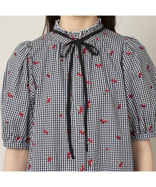 チェリー刺繍フリルカラーブラウス 