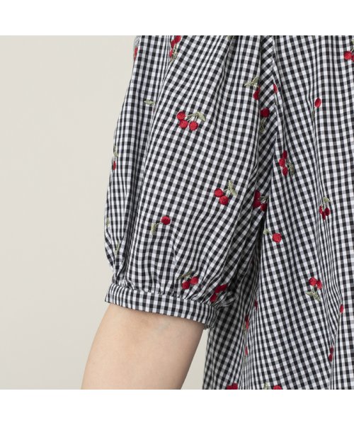 チェリー刺繍フリルカラーブラウス 