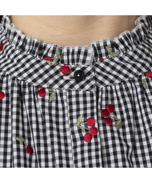 チェリー刺繍フリルカラーブラウス 