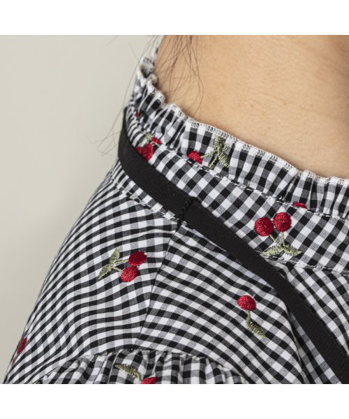 チェリー刺繍フリルカラーブラウス 